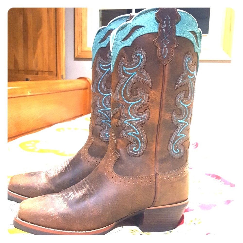 Women's cowboy boots